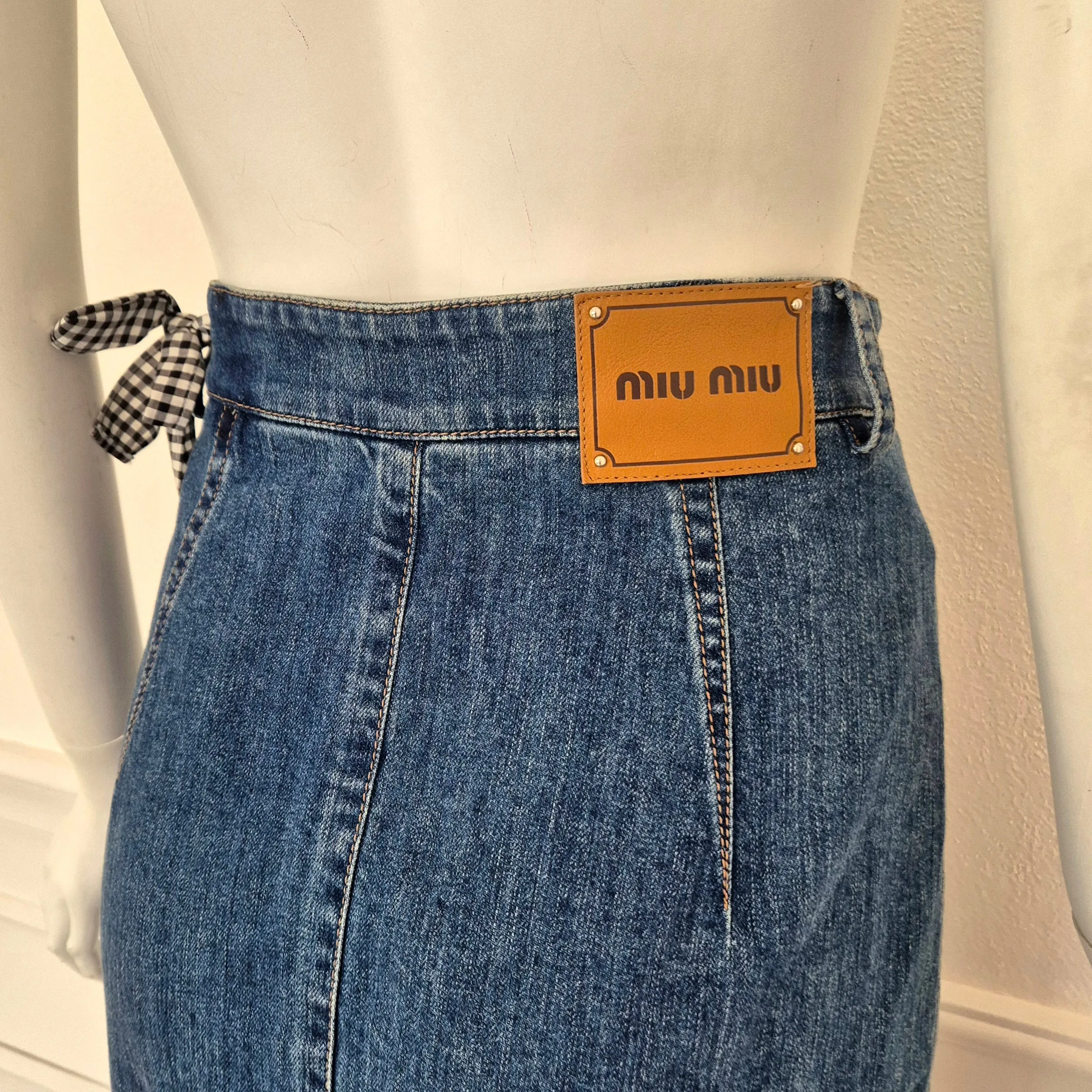 Miu Miu | Gonna in denim con fiocchetto vichy